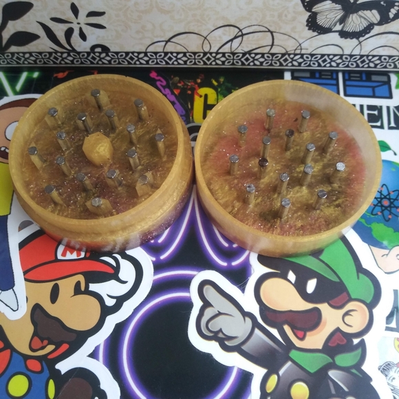 Spice Grinder Epoxy Resin Art 420 Bud Flower Grinders Handmade Pocket - Picture 8 of 16